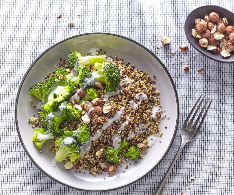 Quinoa et brocoli, sauce chèvre-noisettes