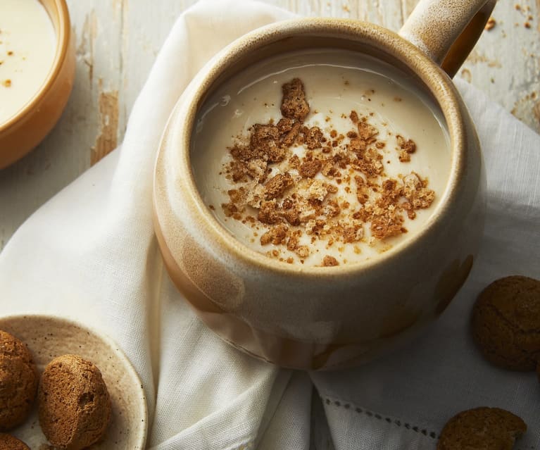 Cioccolata bianca calda agli amaretti