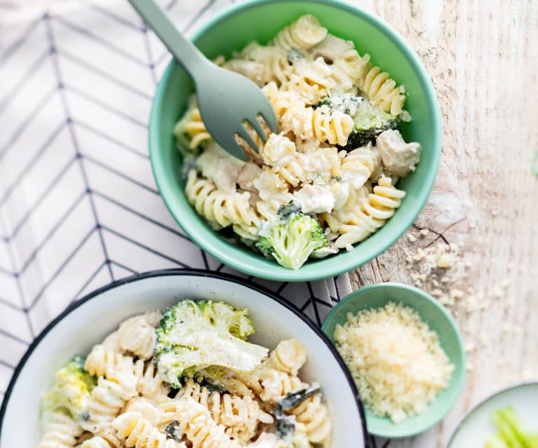 Baby-friendly Creamy Chicken, Broccoli and Spinach Pasta