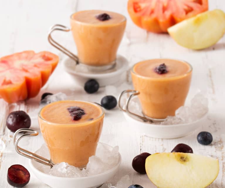 Gazpacho de manzanas, arándanos y cerezas