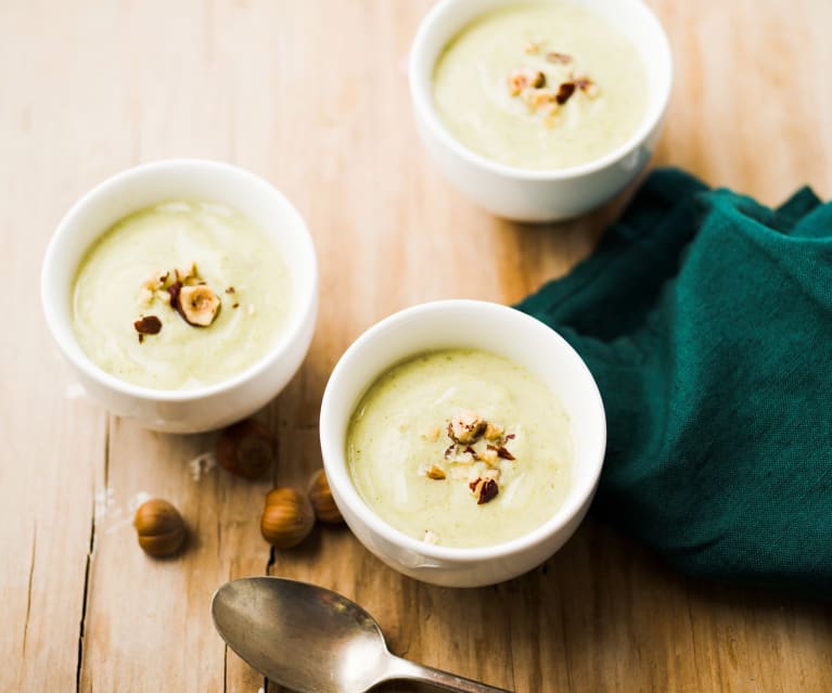 Crème de brocoli aux noisettes