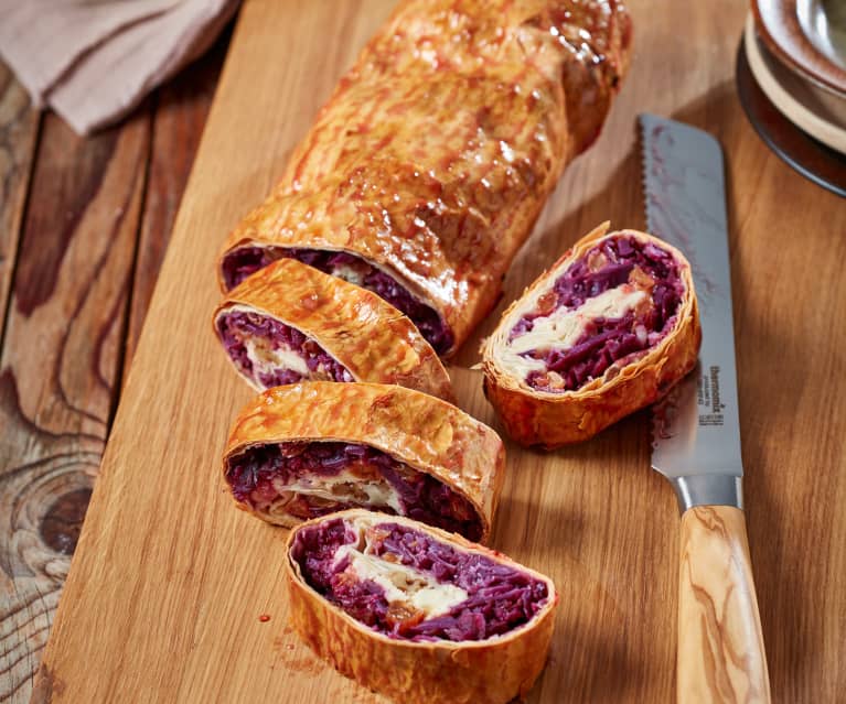 Herzhafter Rotkohl-Birnen-Strudel