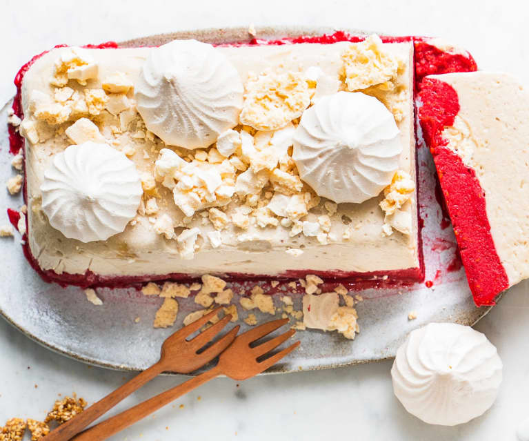 Cake glacé comme un vacherin aux bananes et framboises