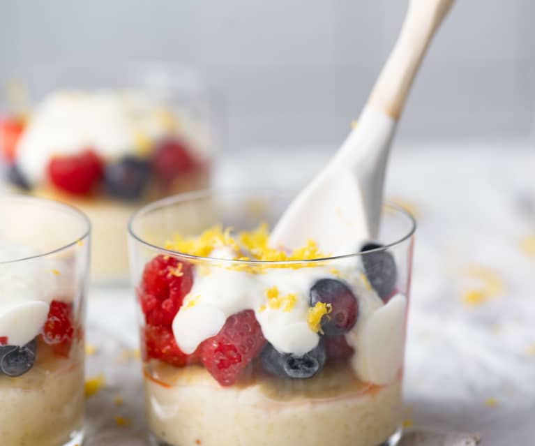 Trifle de verano con ricotta y frutos rojos