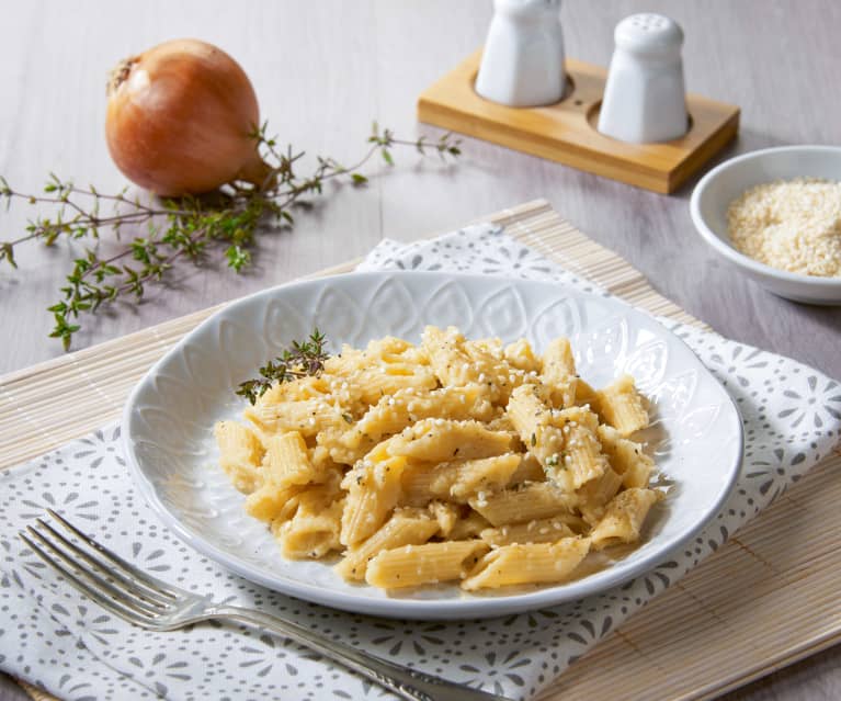 Penne integrali in crema di cipolle e sesamo