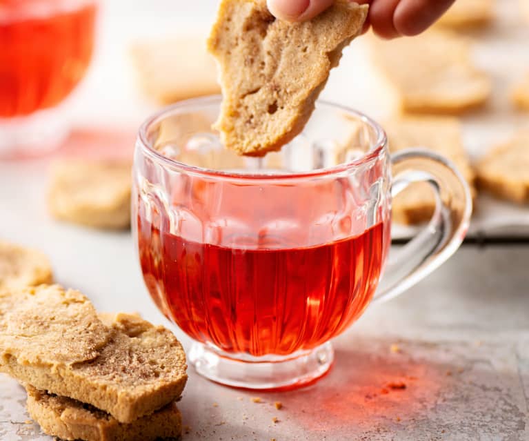 Tè alle erbe e biscotti alla cannella