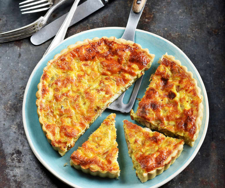 Quiche aux oignons, poulet fumé et curry