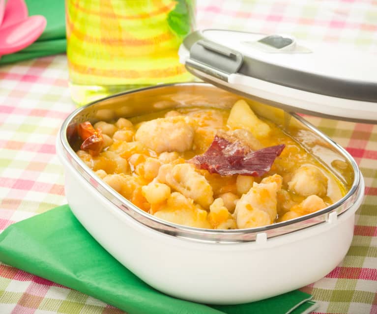 Garbanzos con rape y crujiente de cecina