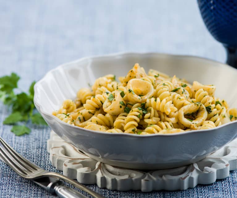 Salada de fusilli com calamares