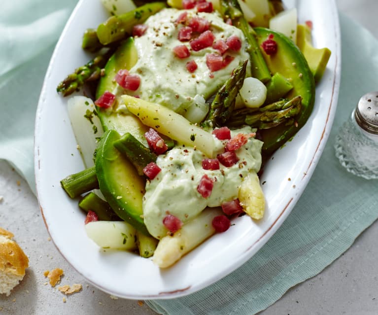 Marinierter Spargel mit Avocadocreme