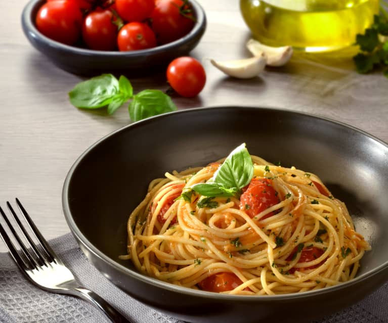 Spaghettini aglio, olio e pomodorini