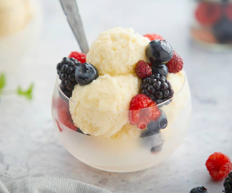 Ricetta per bambini: Gelato di yogurt ai frutti rossi con bastoncino