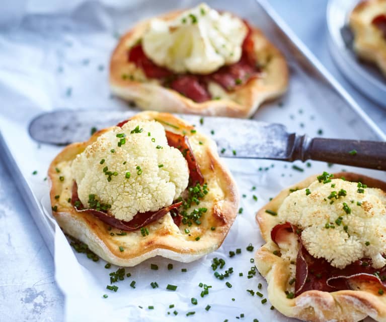 Mini-Blumenkohl-Tartes mit Bündnerfleisch