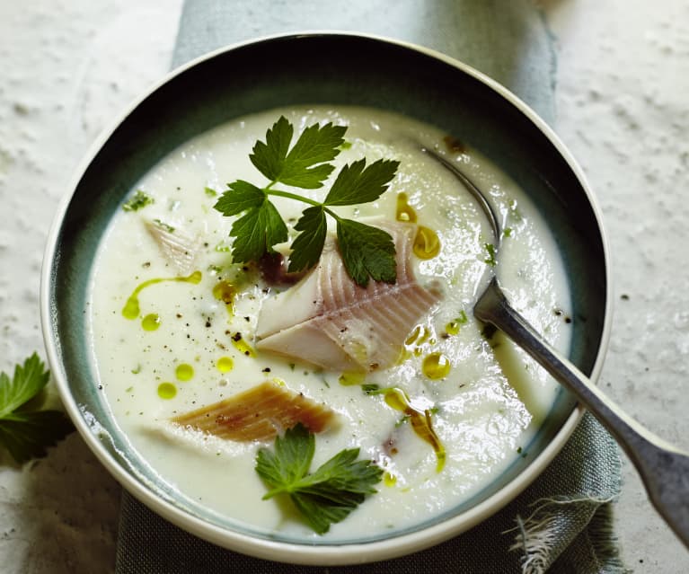 Meerrettichsuppe mit geräucherter Forelle