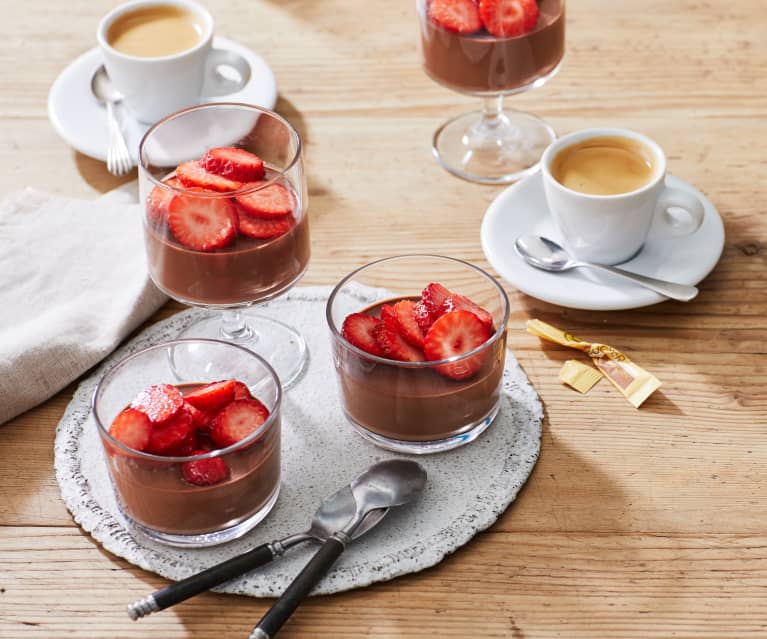 Schoko-Minz-Panna cotta mit Erdbeeren - Cookidoo® – the official ...