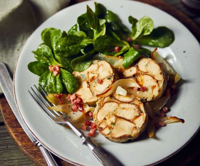 Breznknödel mit Feldsalat und Speck