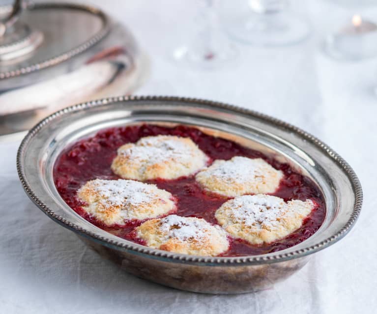 Sopa de frutos vermelhos e scones de coco