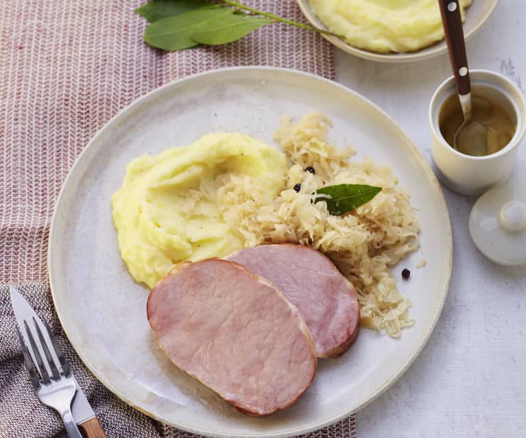 Rippli mit Sauerkraut und Kartoffelpüree