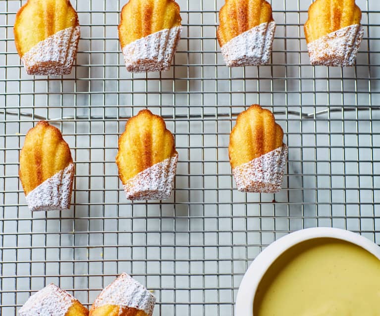 Madeleine con crema inglese alla vaniglia 