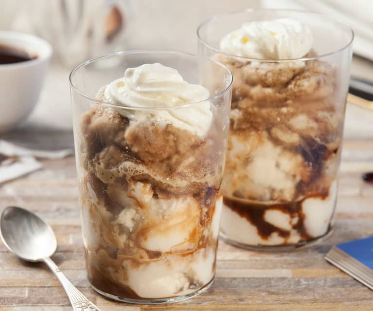 Granita di mandorle e caffè con panna