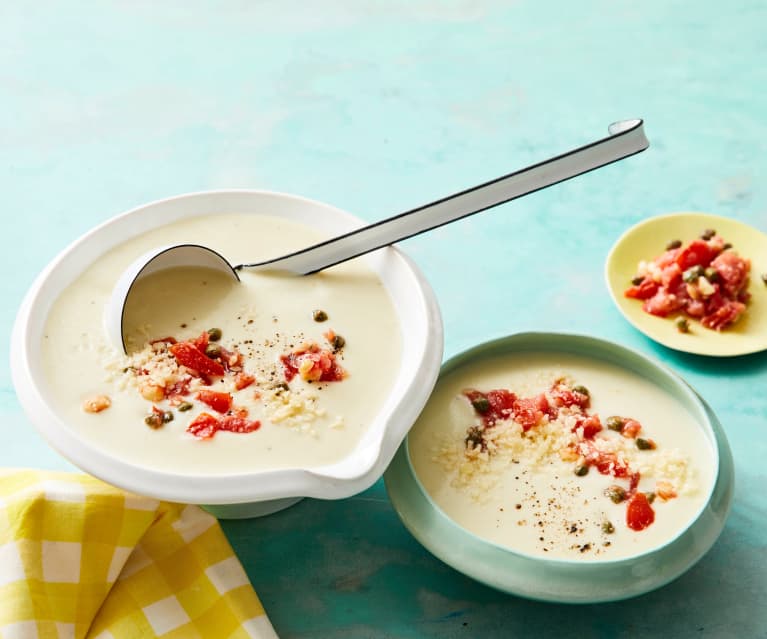 Blumenkohlcremesuppe mit Tomatenhäckerle