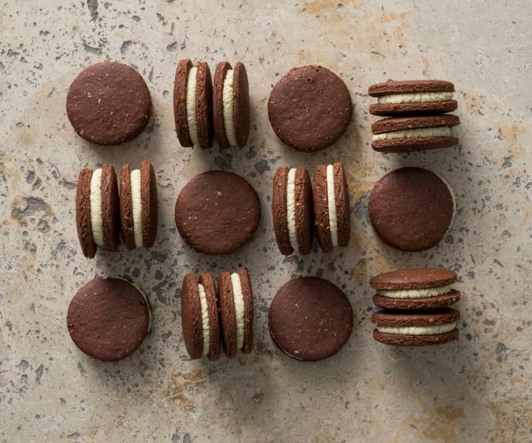 Chocolate cream cookies