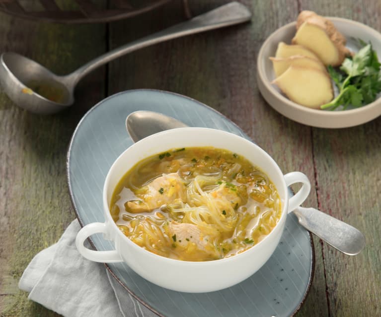 Frühstückssuppe mit gedämpftem Huhn