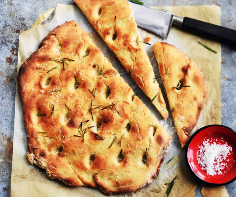 Focaccia au romarin et tomates séchées