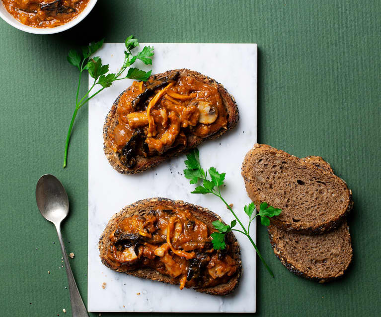 Tosta de setas al vino de Madeira