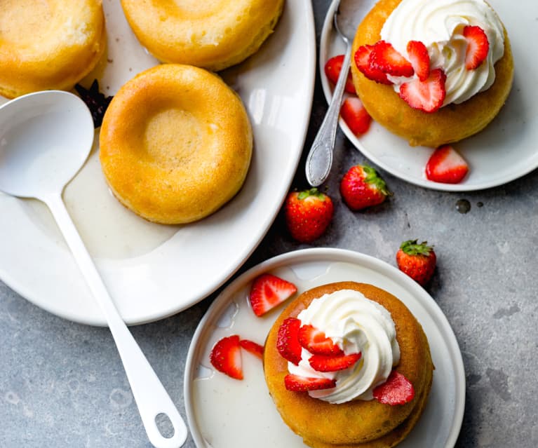 Babas au rhum et fruits rouges