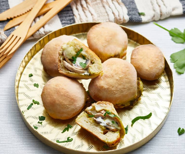 Rolls de mozzarella à l'ail et aux champignons