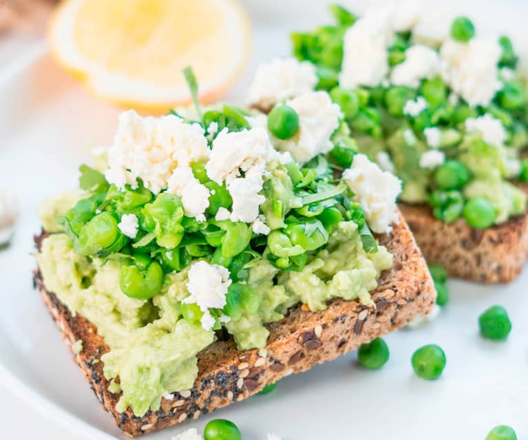 Avocado and goats cheese smash