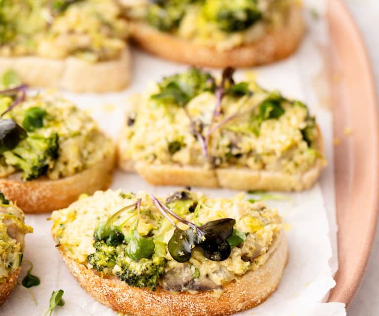 Bruschetta mit Pilzen und herbstlichem Gemüse