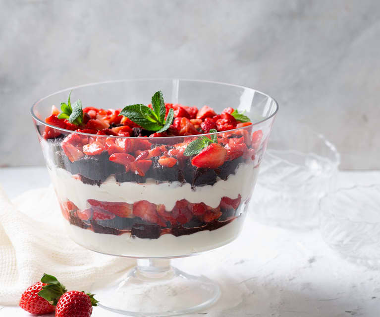 Triffle de chocolate, crema de queso y fresas