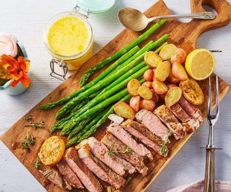 Sous Vide Tenderloin Steaks with Asparagus and Onions