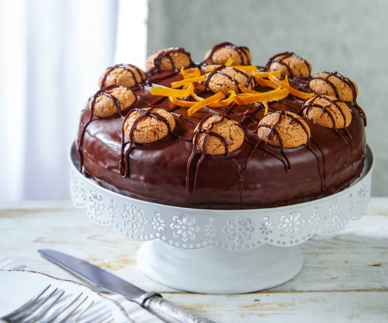 Torta agli amaretti con cioccolato fondente al profumo di arancia