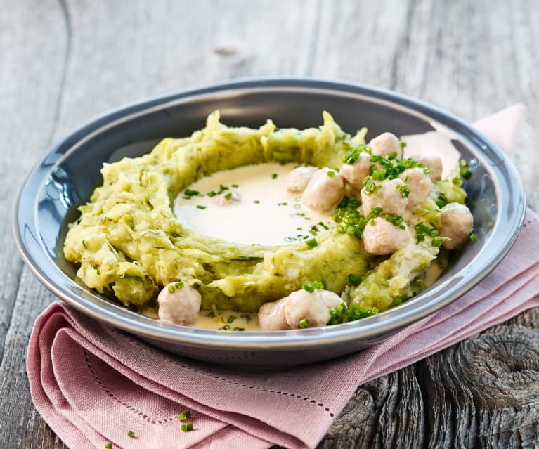 Lauch-Kartoffelstock mit Brätkügeli-Sauce 