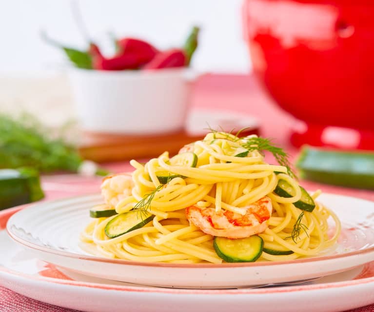 Spaghetti ai gamberi con zucchine e finocchietto