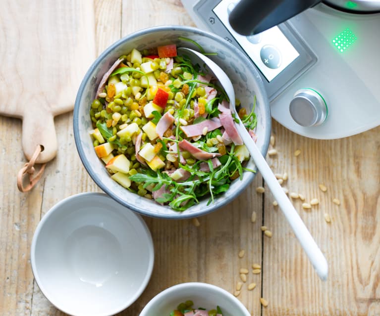 Salade de pois cassés, jambon et pommes