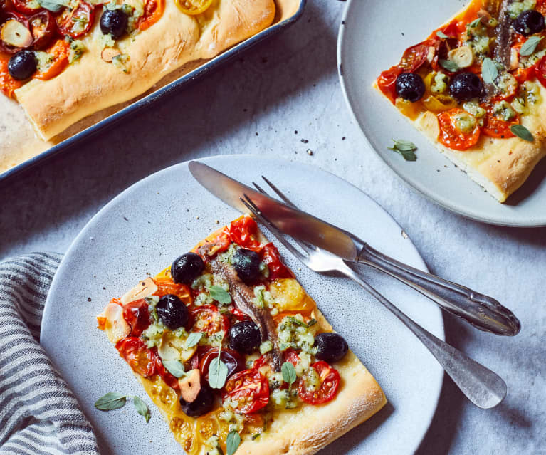 Tomatenfocaccia mit Oliven