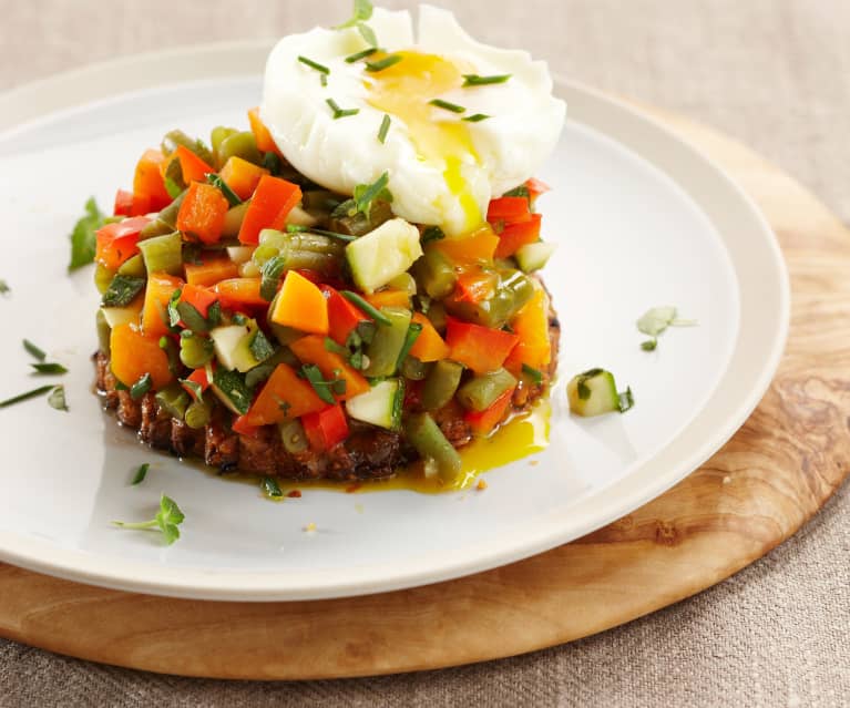 Œuf mollet sur sablé et son tartare aux légumes