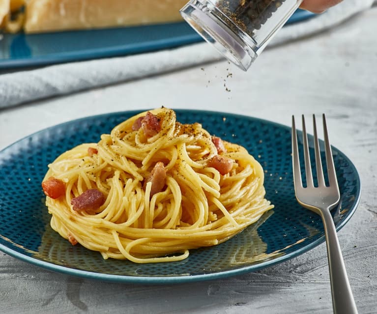 Spaghetti integrali con guanciale croccante, pomodori e pe…