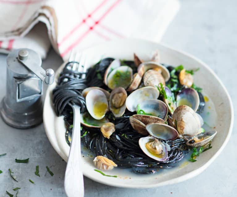 Linguines à l'encre de seiche aux fruits de mer - Cookidoo® – het