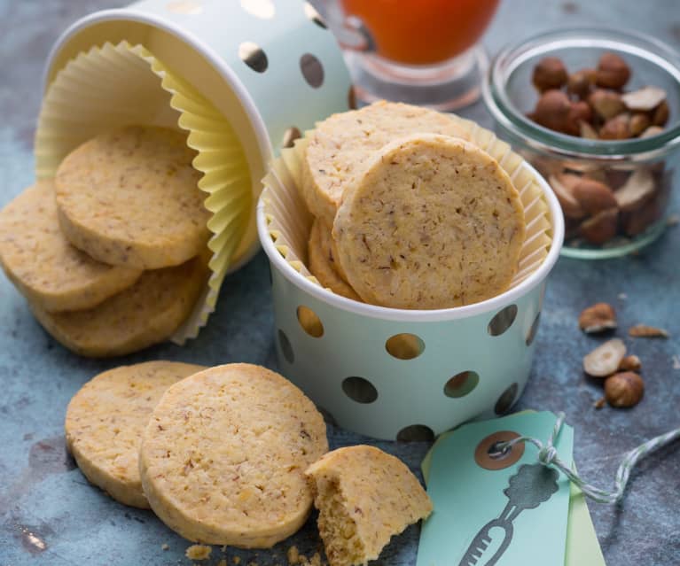 Biscotti al burro, nocciole e carote