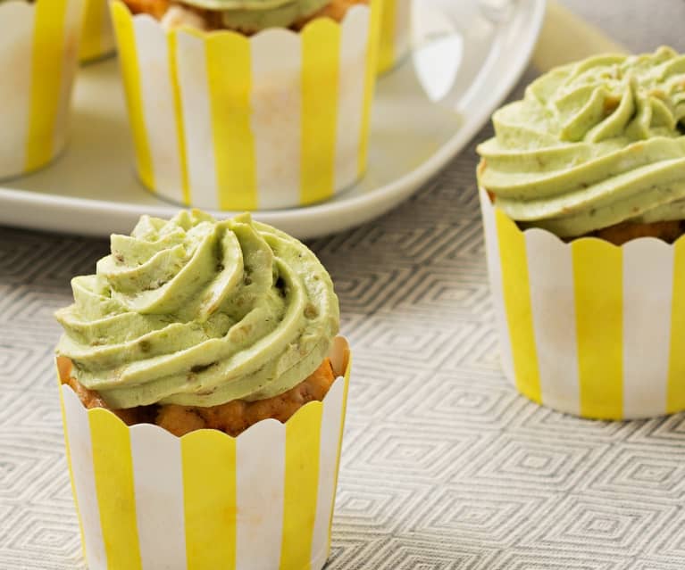 Cupcakes de tomate seco, queso feta y aguacate