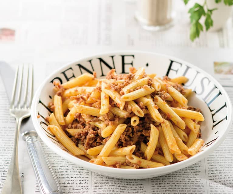 Penne com carne picada