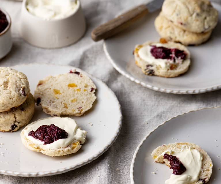 Scones con mermelada de frutos rojos y chía (sin gluten) Scones con mermelada de frutos rojos y chía (sin gluten)