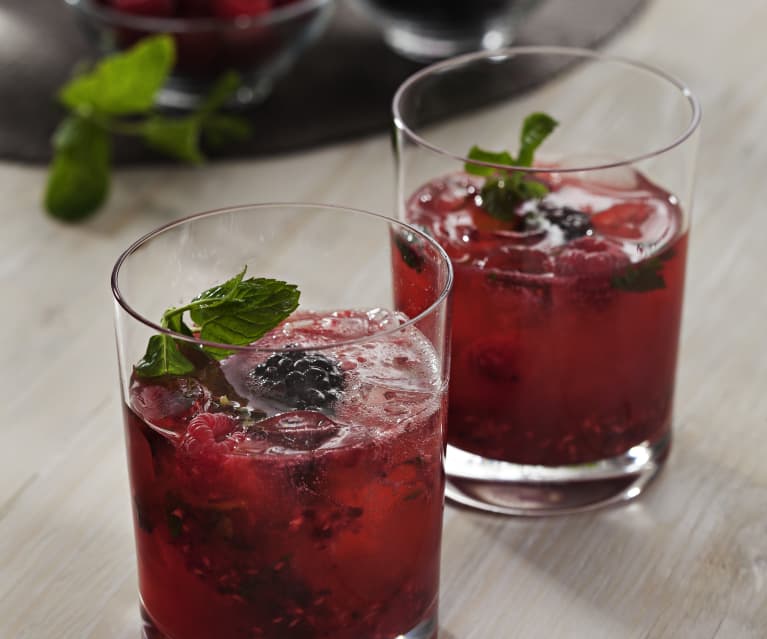 Vodka tonic de moras y fresas - Cookidoo® – la plataforma de recetas  oficial de Thermomix®