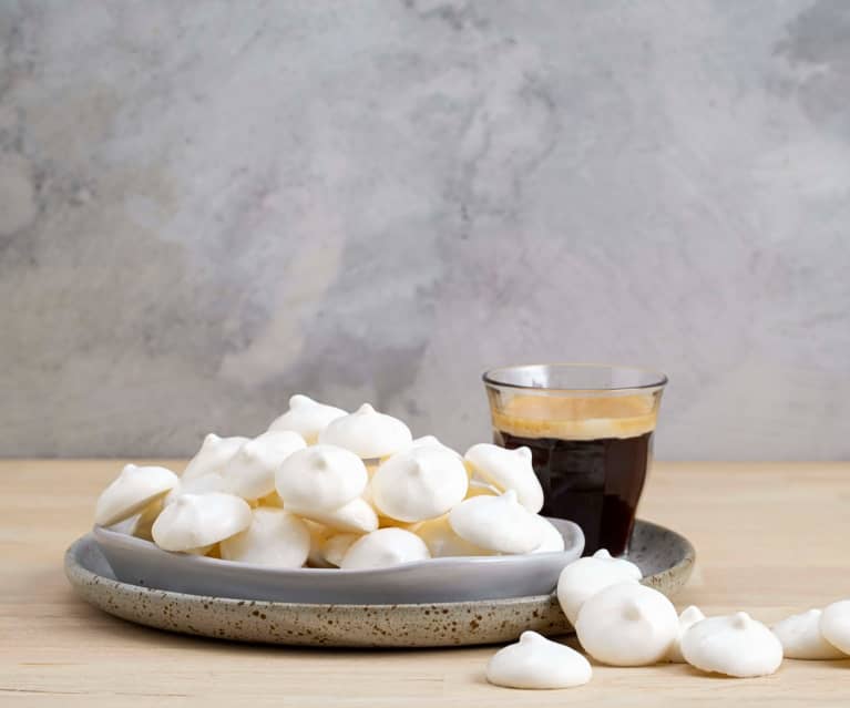 Aquafaba meringue kisses