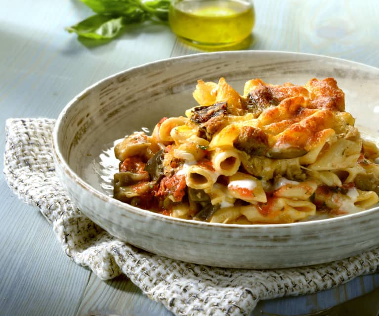 Maccheroncini al forno con melanzane e pomodorini